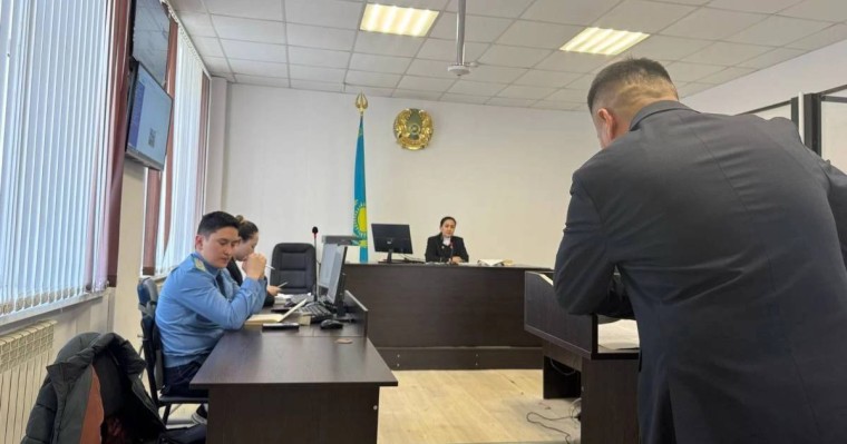 "Президент келерде ғана жол белгісін салған": Прокурор Ақтөбе әкімдігінің қызметкерін 8 жылға соттауды сұрады
