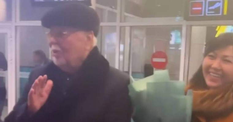 Асанәлі Әшімовті көпшілік әуежайдан қошеметпен күтіп алды (видео)