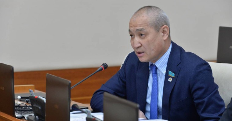 “Басымызға отыруы қалды”: Депутат Chocolife басшысының үстінен қылмыстық іс қозғауды талап етті