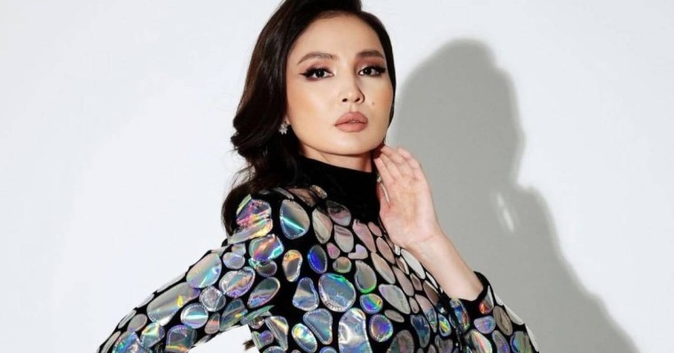 "Жан тыныштығын іздеп келдім": Жұлдыз Әбдікәрімова шетелге ұшып кетті