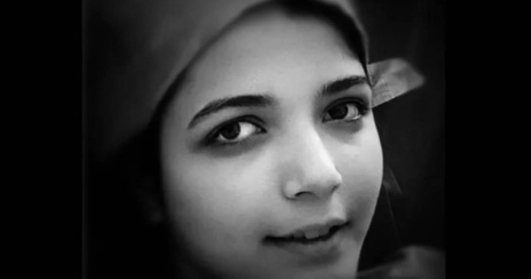 Иранда Аятолла туралы мадақ жыр орындамаған оқушы қыз ауыр соққыдан қайтыс болды