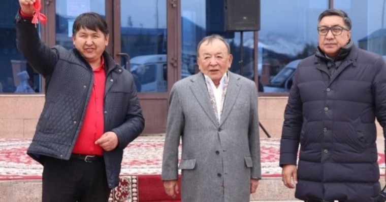 Алматы облысында кәсіпкер театрға көлік сыйлады