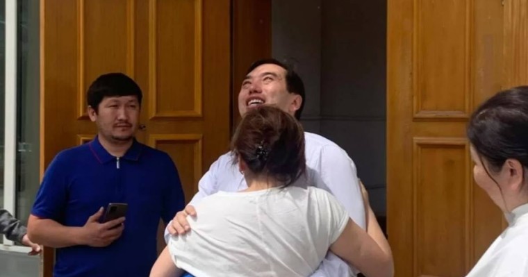 Жалған тергеу : ҰҚК майоры Айдын Алпысбаев сегіз жылдан кейін жазықсыз деп танылды