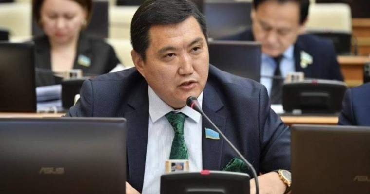 “Әлихан Смайыловтың үкіметі әлсіз еді” - депутат экс-Премьер Министрдің кандидатурасына неге қарсы болғанын айтты