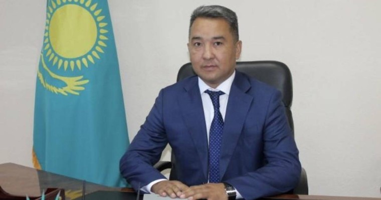 "Жемпір киіп жүре аласыз". Қарағандының әкімі тоңған тұрғындарға кеңес берді