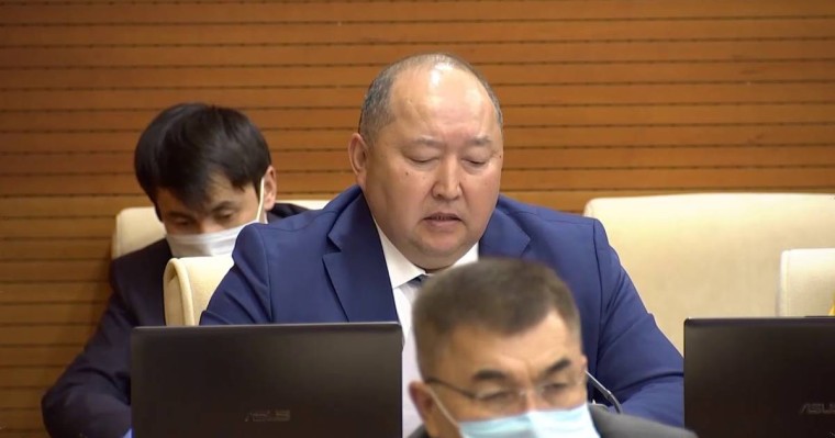 «Әруақтардан ұят болды»: Депутат Атыраудың жолын сынға алды