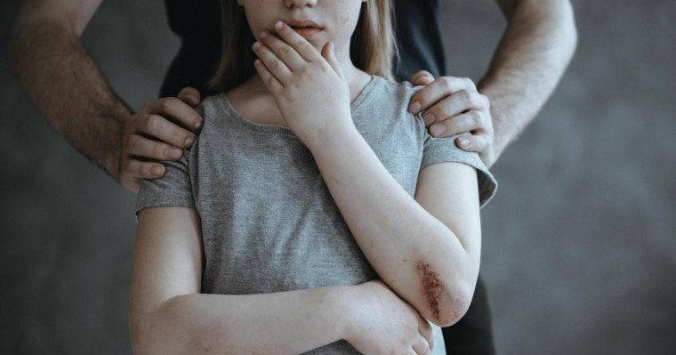 Педофил өгей қызын жарты жылдан астам уақыт бойы зорлаған