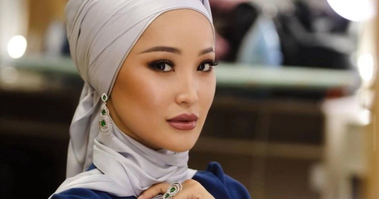 "7 ай ғана бірге тұрдық": Мөлдір Әуелбекова бұрынғы күйеулерімен қандай қарым-қатынаста екенін айтты