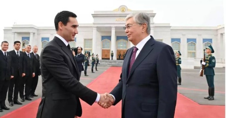 Қасым-Жомарт Тоқаев Түрікменстан басшысы Сердар Бердімұхамедовті елорда әуежайында шығарып салды