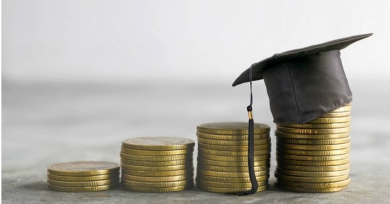 Студенттерді жатақхана коменданты үлкен көлемде несие алуға мәжбүрлеген