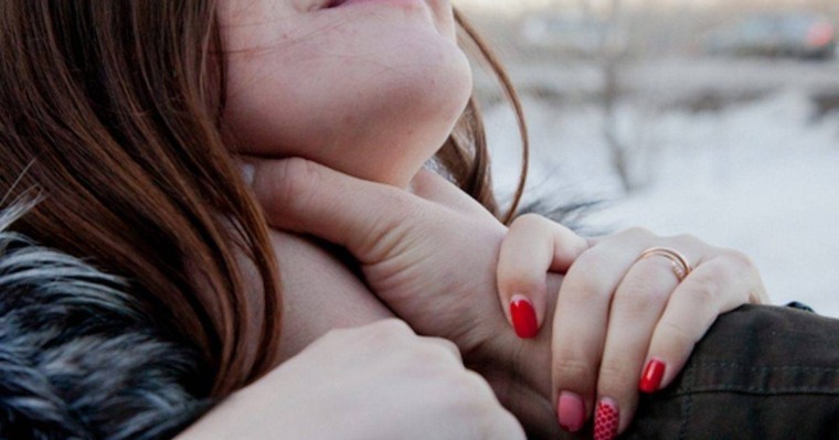 Бойжеткенді тұншықтырып өлтіріп, артынша өртеп жіберген (ВИДЕО)