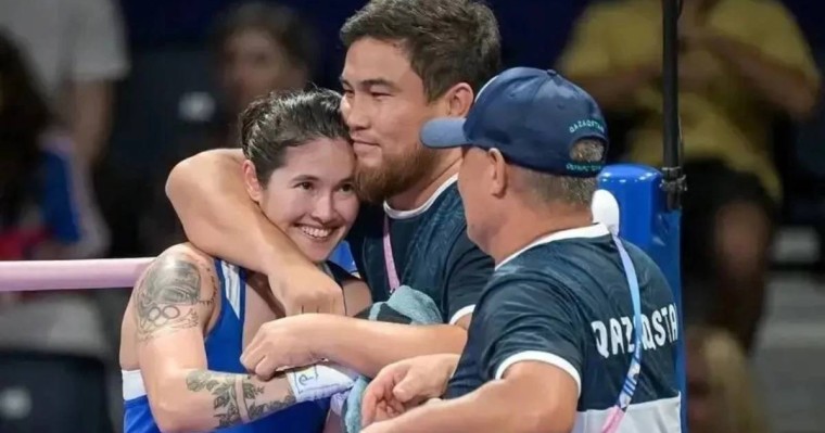 Боксшы Назым Қызайбай әлемнің үш дүркін чемпионы атанды