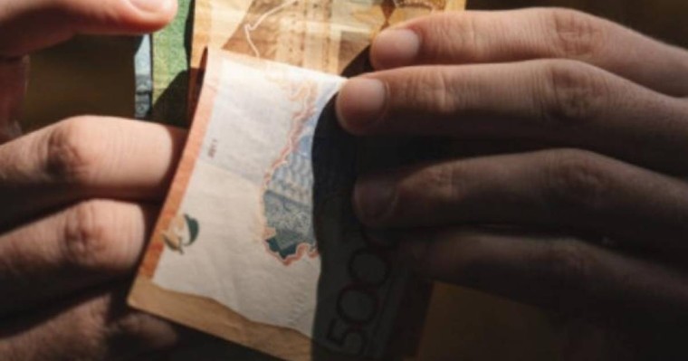 Депутат мән-мағынасыз медальдар мен атақтар қаншадан сатылып жүргенін айтты