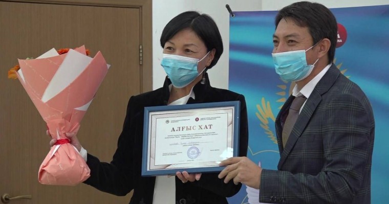 Алматыда Абай өлеңдерін үздік оқыған өзге ұлт өкілдері марапатталды