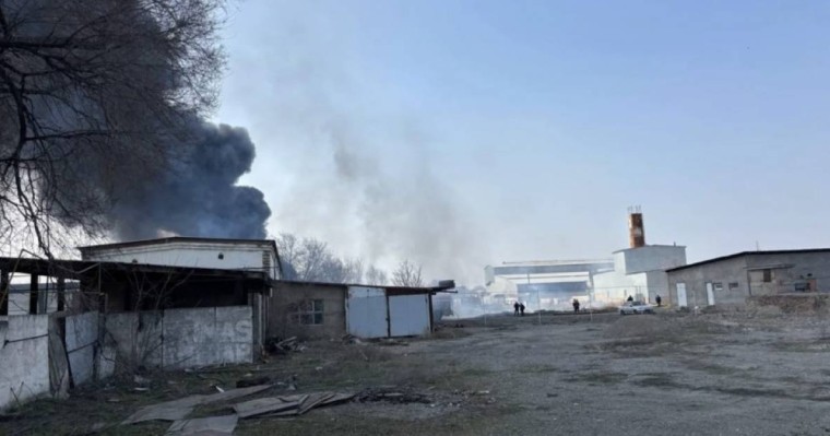 Әкімінің отбасына тиесілі. Таразда асфальт-бетон зауытынан өрт шықты