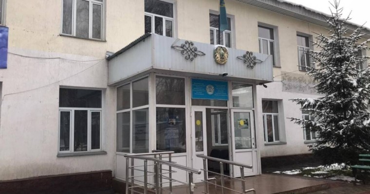 Алматылық директор мектептегі жылуды талап еткен жалғызбасты ананы сотқа бермекші