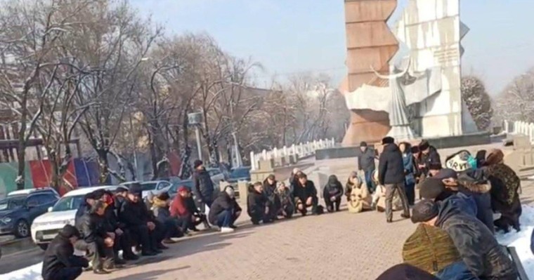 Алматыда “Желтоқсан 86” қоғамдық бірлестігі қатысушыларының ЛГБТ-ға қарсы акциясы өтті