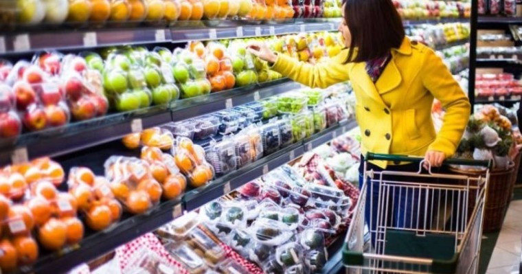 Елорда дүкендерінің бірінде тауар рубльмен сатылған – Жамаубаев мұны заңсыздық деп атады