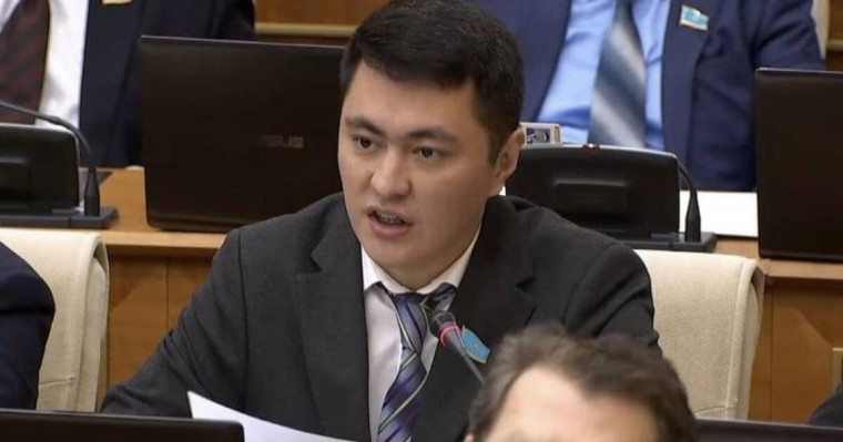 Халықтың ақшасына өрт сөндірушілерге шұлық алып жүрміз – депутат