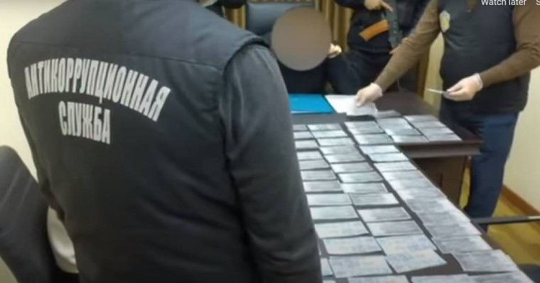 Алматы облысында шенеуніктерді ұстау сәтінің видеосы тарады