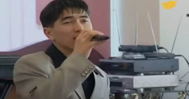 Сәкен Майғазиев 30 мың теңгеге барахолкадан киінген кезін еске алды (ВИДЕО)