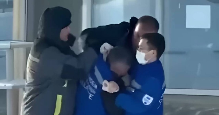 "Әкесімен жасты адам": Щучинскіде тағы да жедел жәрдем жүргізушісіне шабуыл жасалды