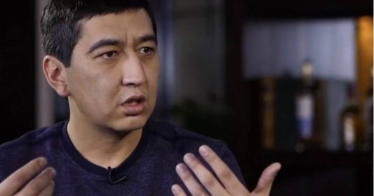 "Сүйген қыздарыңмен туған анаңды салыстырмашы": депутат Ринат Зайытов жас ақындарға ренішін білдірді