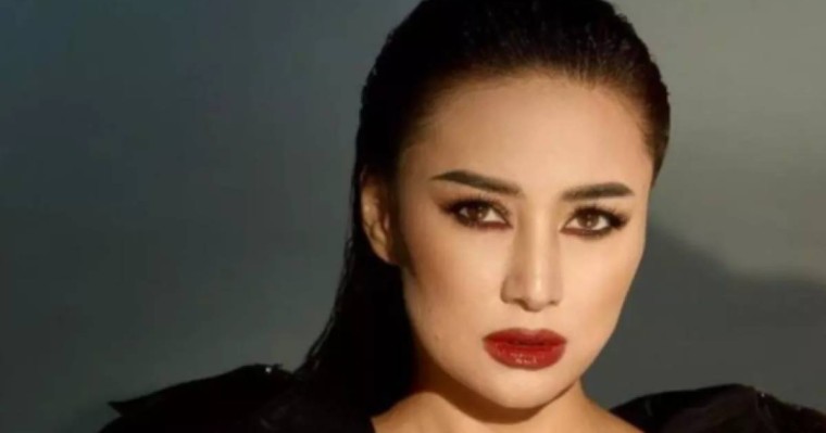 "Қорқынышты": Сәдуақасованың жаңа образы елді шошытты (фото)