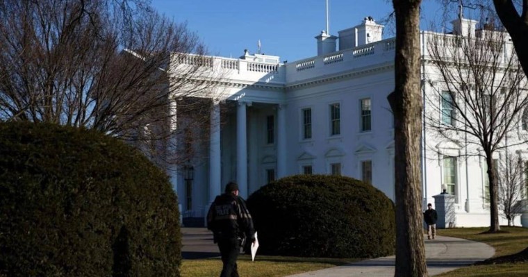 Трамп резиденциясының алдында атыс болды