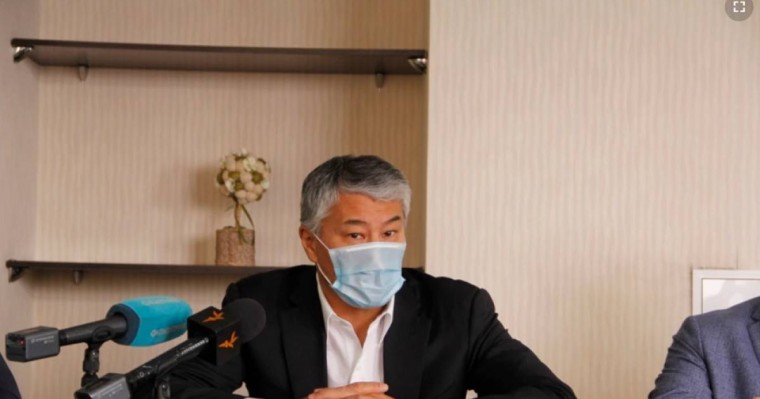 Қарағандыда Covid-ке қарсы ресейлік вакцина өндіретіндер дәрі-дәрмек құны туралы сұрақтан жалтарды