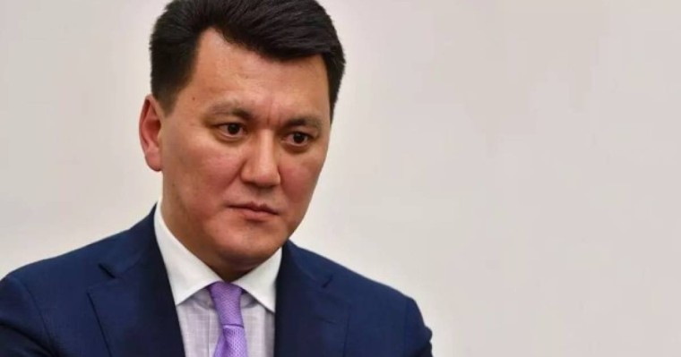 "Алты жылдан бері күресіп келеміз": Ерлан Қарин сал ауруына шалдыққан кішкентай қызы жайлы әсерлі жазба қалдырды