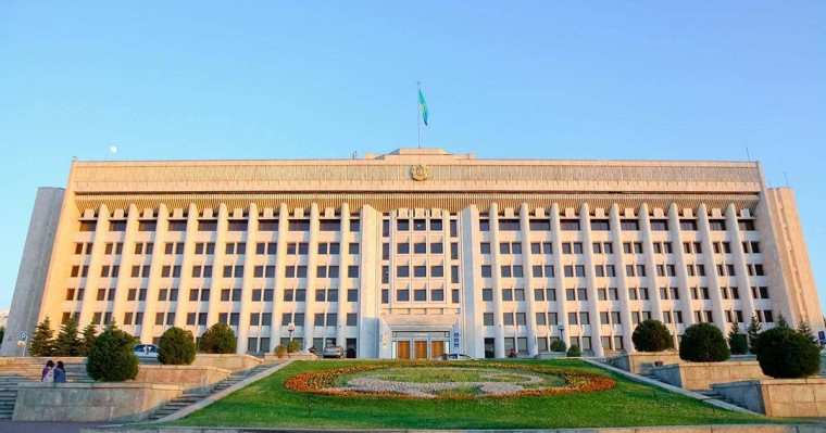 Алматы әкімдігінің жүргізушілері жол ережесін пысқырмайды (Видео)