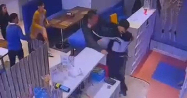 Продюсер Азамат Дулатов ойын-сауық орталығында төбелес шығарды (видео)