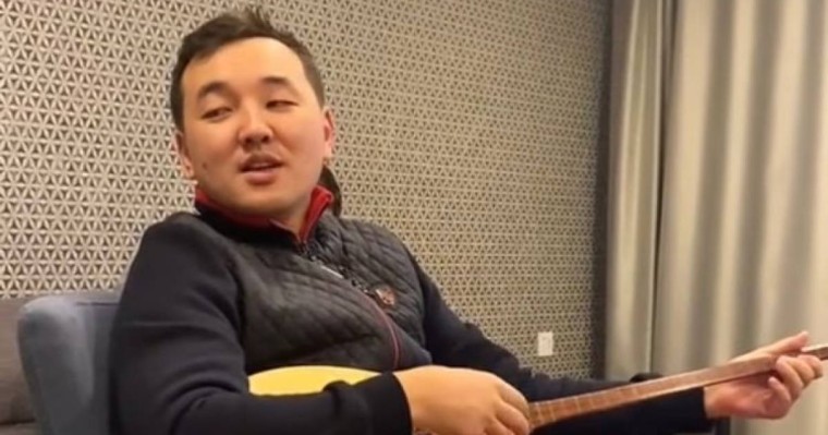 "Шықса екен қорамызға кіріп кеткен бөтен қой": Жандарбек Бұлғақовтың ресейлік орыстарға арнаған әні тарады