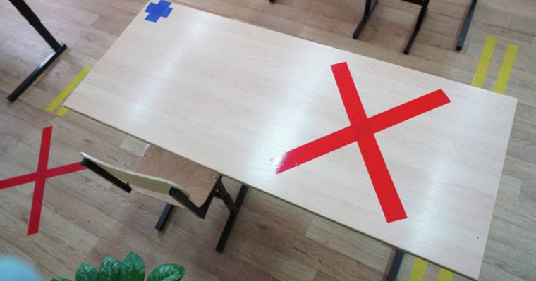 Екінші тоқсаннан бастап қандай мектептер дәстүрлі форматқа көшеді?