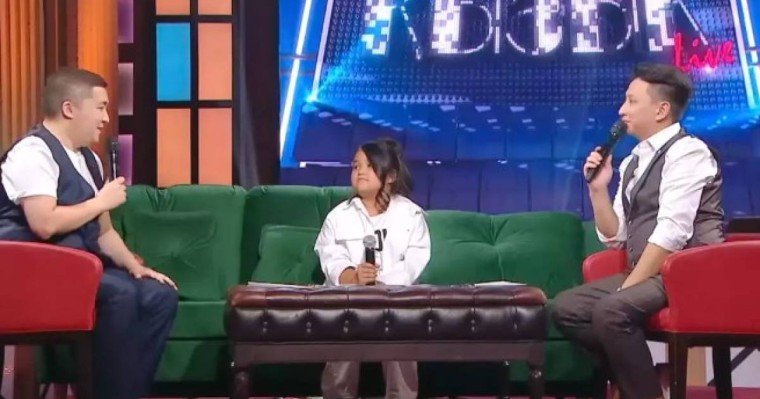 Әлеуметтік желіде хит болған жаңа әннің орындаушысы мектеп оқушысы болып шықты (видео)