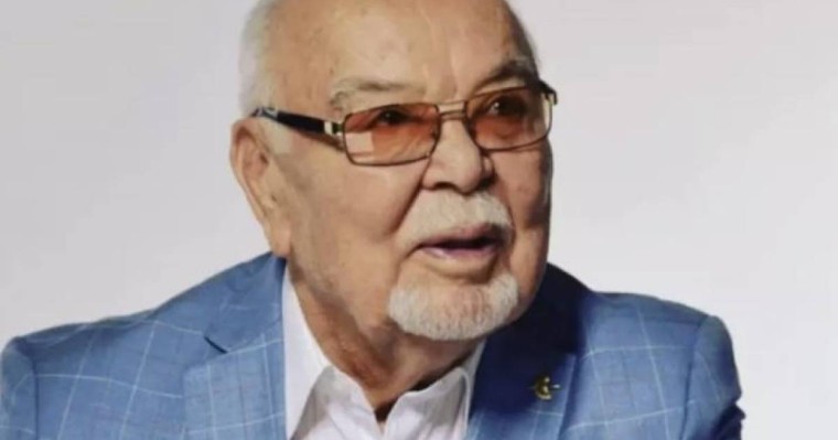 Асанәлі Әшімов жеке заттарын мұрағатқа тапсырды