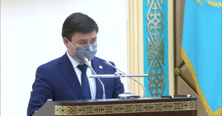 Министр Әсет Ерғалиевтің қазақшасы көптің ашуын туғызды (ВИДЕО)