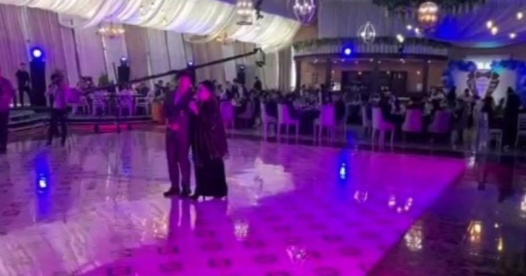 Карантин: Халыққа ақыл айтқыш әншілер мен депутаттар тойда жүр (ВИДЕО)