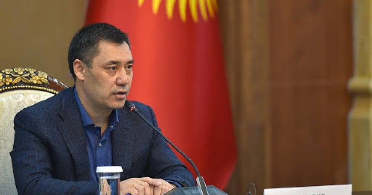 Қырғыз президенті шенеуніктерді өз портретін кабинетіне ілмеуге шақырды