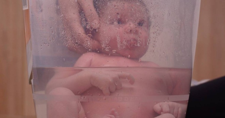 Астанада әйел ваннада босанып, тірі сәбиін тұншықтырып өлтірді