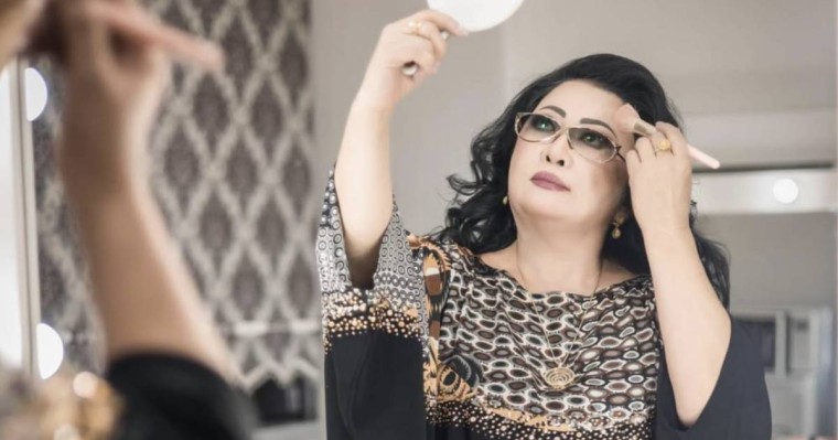 «Мынадай сыйлық аламын деп ойламадым»: Димаш Құдайбергеннің әжесі Мақпал Жүнісоваға құнды сый жасады (ВИДЕО)