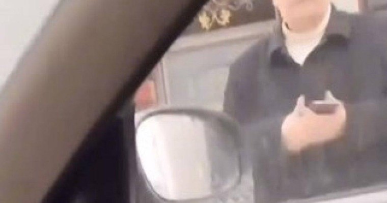 «Аллаху акбар!»: Желіде такси жүргізушісімен кикілжіңге келген «имамның» видеосы тарап жатыр