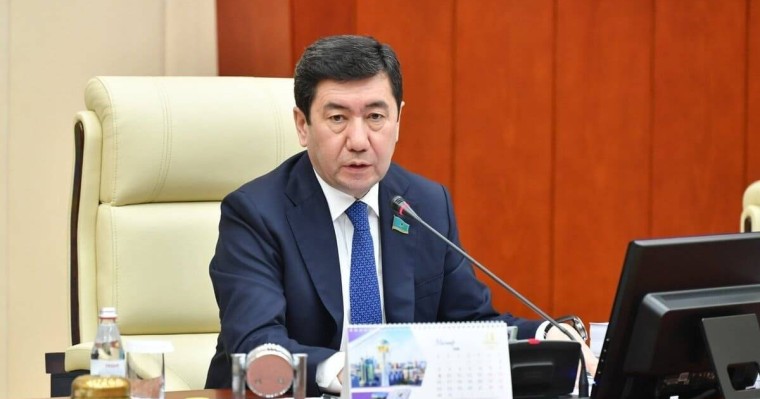 «Жазып бергенді оқу қажет емес»: Мәжіліс төрағасы Үкіметке ескерту жасады