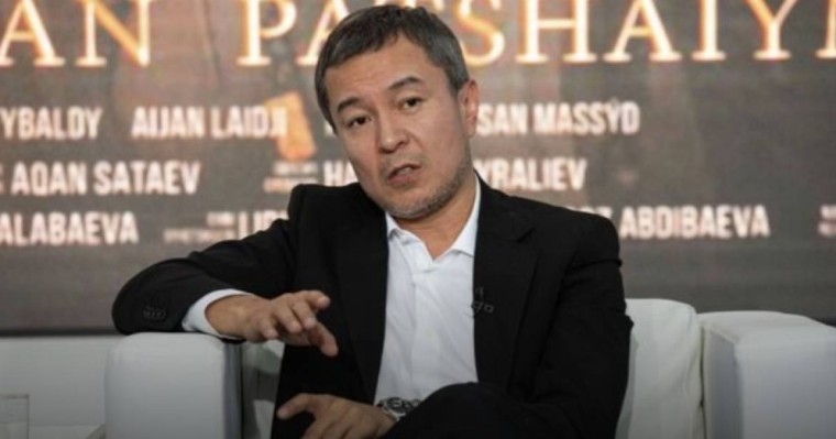 Режиссер Ақан Сатаев "Қазақфильмнің" басшысы қызметінен кетті