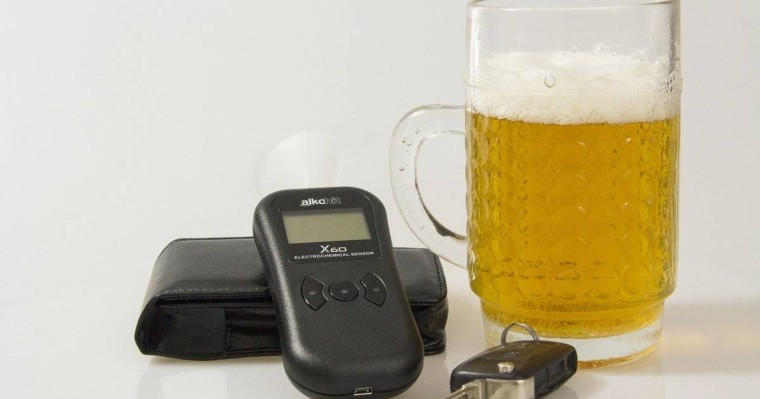 БҚО-да мас күйінде көлік айдаған мемлекеттік қызметкер 15 тәулікке қамалып, 7 жылға жүргізуші куәлігінен айырылды