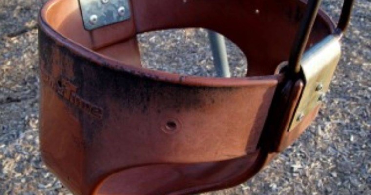 Түркістан облысында кызғаншақ ер кісі әйеліне жұмысқа барарда темірден ішкиім кигізіп жіберіп отырған