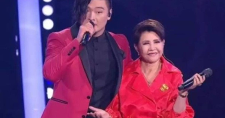 "Не деген тосын сый": Роза Рымбаева мен Анатолий Цой ресейлік шоуда бірге ән шырқады (Видео)