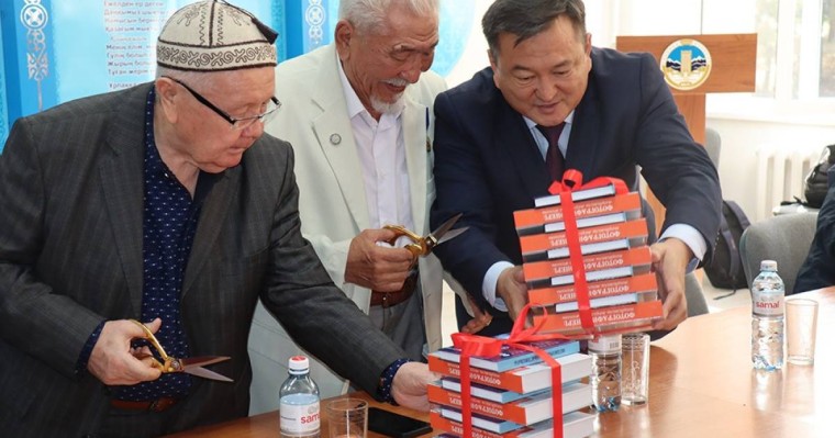 Фотография саласында қазақ тілінде кітаптар жарық көрді