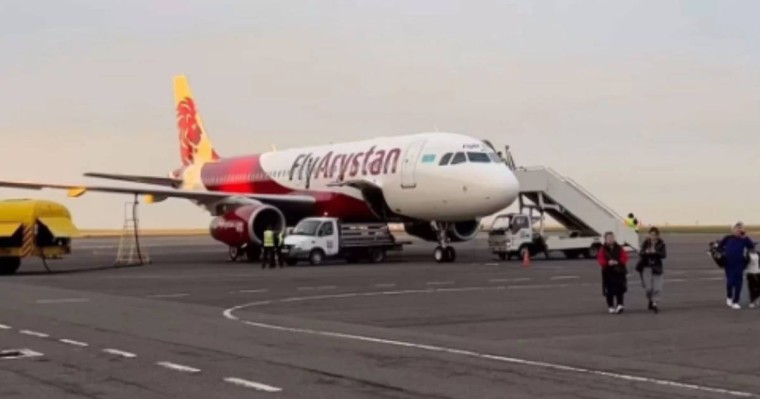 FlyArystan бортында жолаушының рюкзагы өртеніп, ұшақ қайта қонды